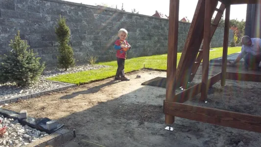 Konsultacje ogrodnicze - ogród z murem
