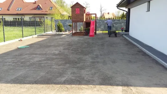 Projektowanie ogrodów - ogród z murem