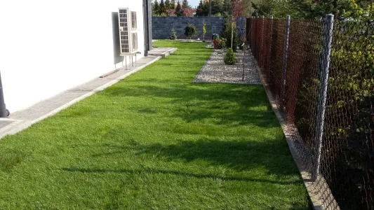 Ogród z murem - projektowanie ogrodów&nbsp;
